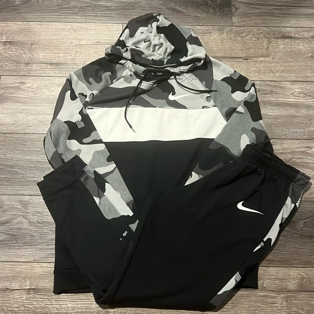 Men’s Large NIKE jogging outfit